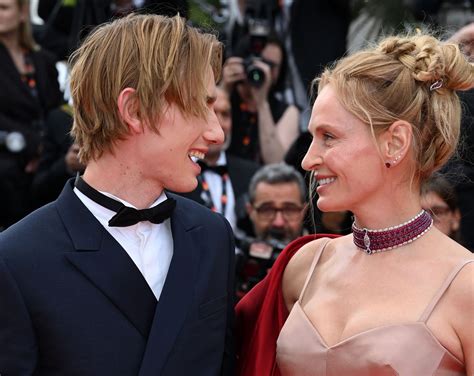 A Noite Mágica do Festival de Cannes: Uma Jornada Musical com Benjamin Biolay!