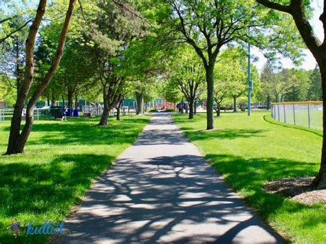 大きい公園 近く、なぜかいつも時間がゆっくり流れる