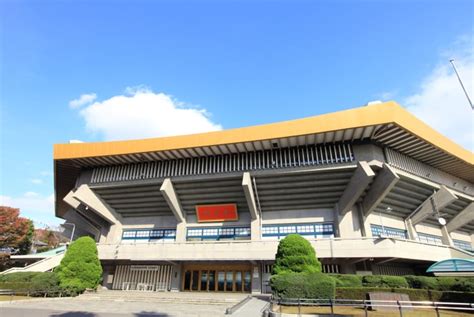 日本武道館 最寄り駅 〜その歴史と周辺の魅力を探る〜