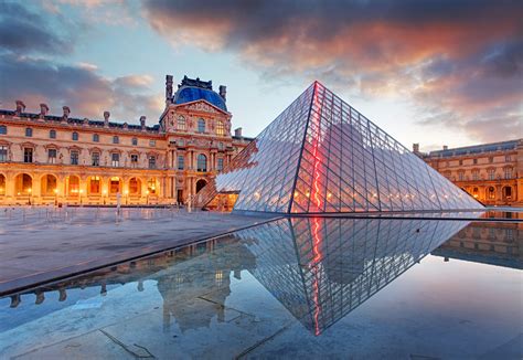 ルーブル美術館 フランス：芸術と歴史の交差点