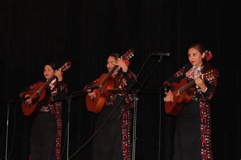 Yoemely's Surprise Concert: A Night of Unexpected Mariachi Magic!